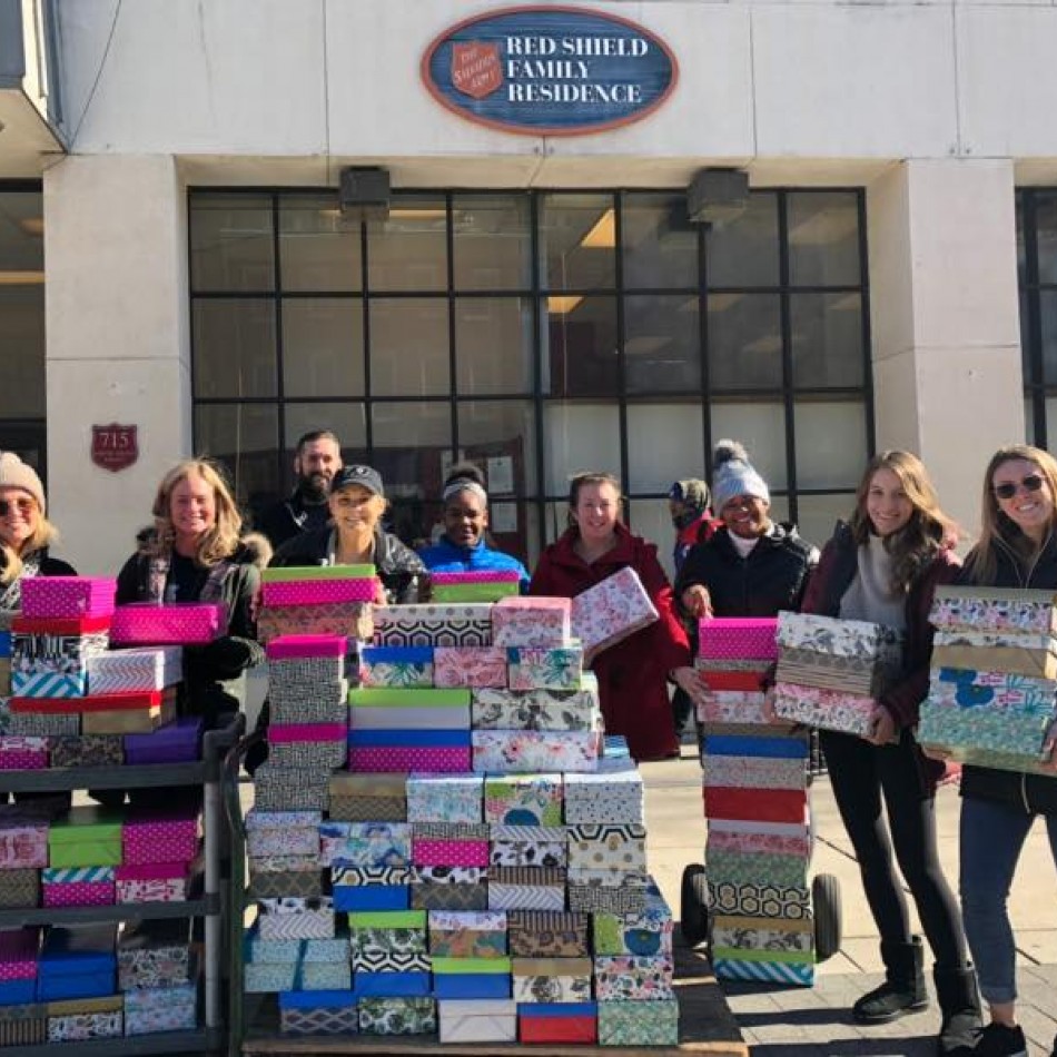 Dropping of boxes for Flyers Wives Shoebox Project